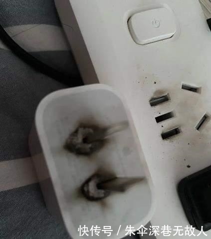 爆炸|iPhone12充电器突然爆炸,这质量还敢让人放心使用吗?