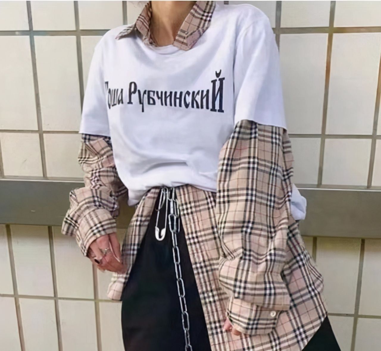 最近很火的一种叠穿法，叫“长袖+短袖”，时髦保暖又有范