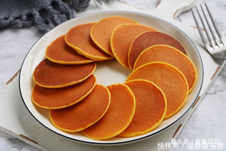 女儿|天热,女儿不爱吃早餐,用酸奶做小饼,上桌5分钟光盘,太香了