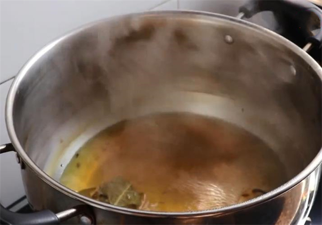 洗面|手把手教你做出陕西特色小吃凉皮的正宗做法,劲道爽滑不开裂