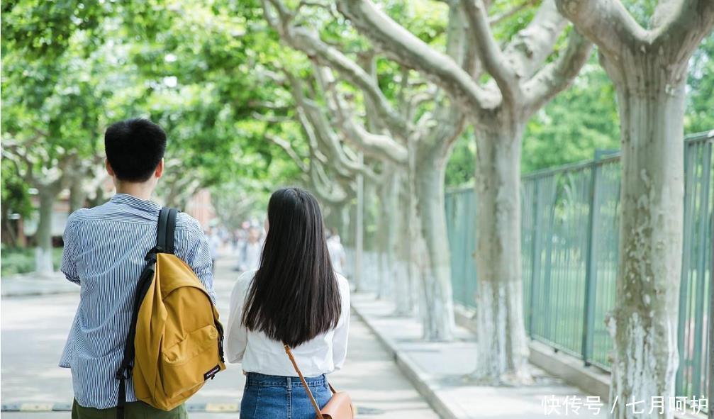 学霸给同桌写情书，学渣一脸茫然，老师笑晕：学习不好都不能恋爱