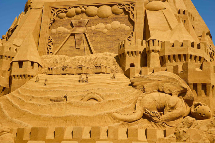 沙堡|21.16米！世界最大沙堡在丹麦亮相 灵感源自新冠病毒 World’s biggest sandcastle constructed in Denmark