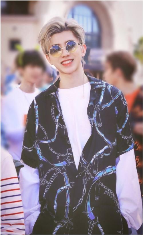 登顶|超新星网络影响力榜单:林彦俊第三,蔡徐坤跌至第二,第一力压登顶