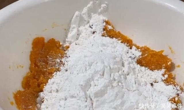 红薯全身是宝,不用炒不用炖,加一碗糯米粉,好吃到拿走都不换