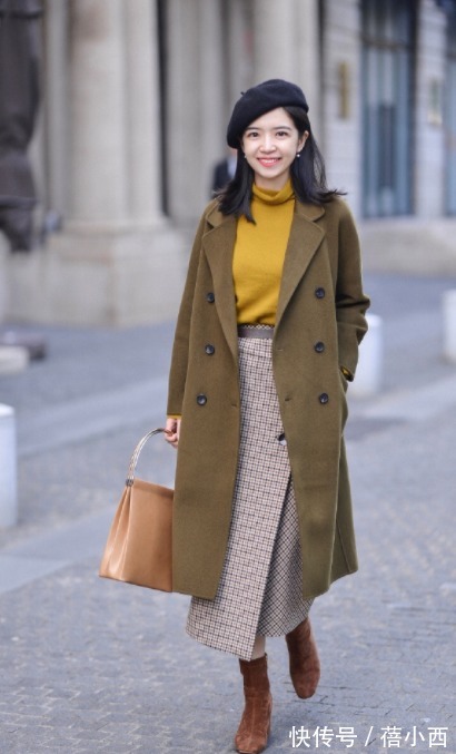 格纹 秋冬怎样穿才优雅?搭配公式“毛衣+迷笛裙”,高级感扑面而来