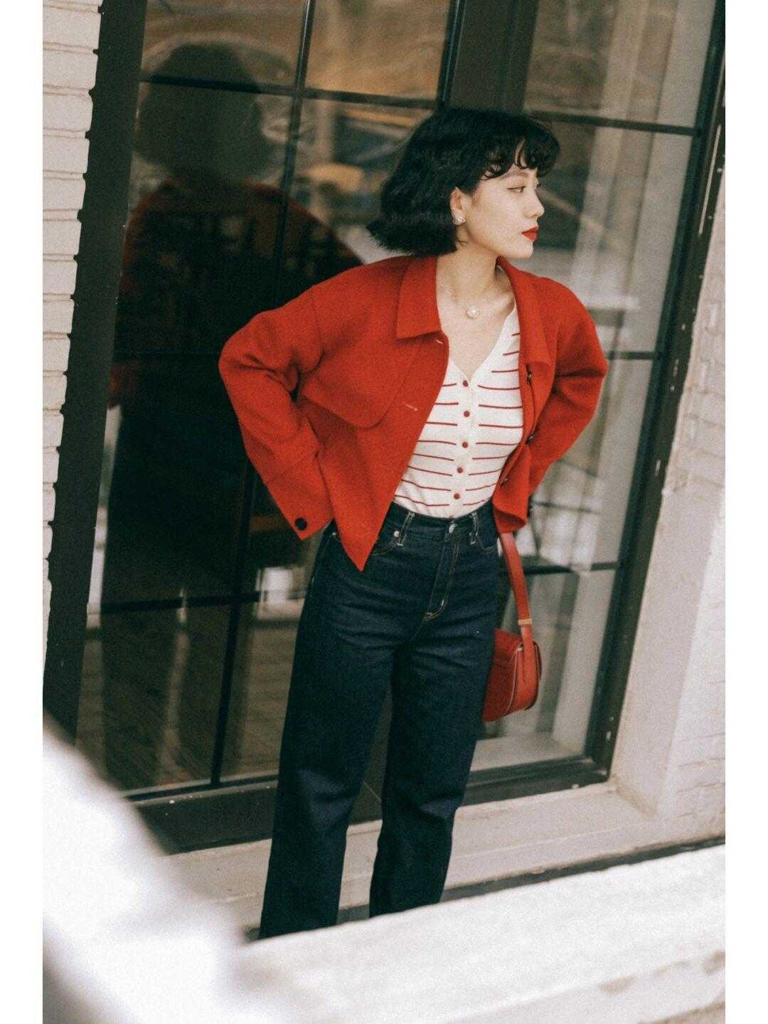 浪漫 牛仔裤真的很浪漫!用它搭配这四类上衣,完全不会暴露身材瑕疵