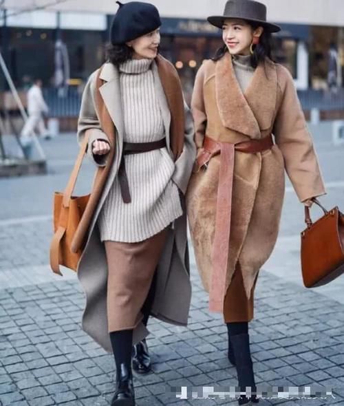 时尚|中年女性大衣如何搭配长裙+打底裤,时尚又保暖,看三木妈妈的搭配效果