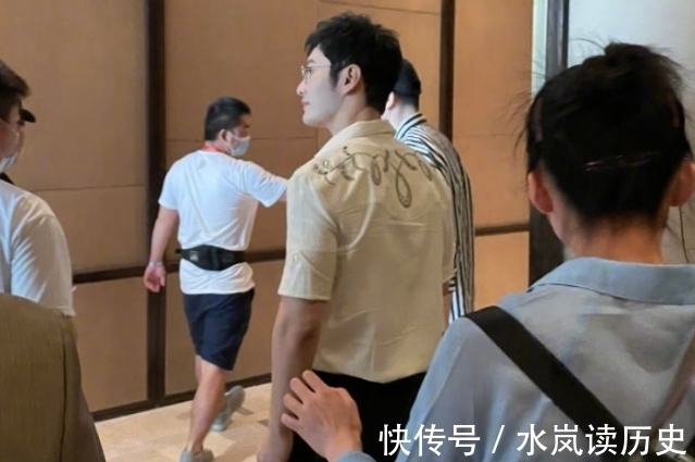 周也|《中餐廳5》開啟錄制,網(wǎng)傳嘉賓都來了,沖著丁真龔俊就不想錯過