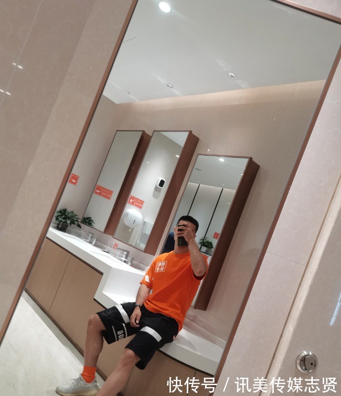 人鱼|肌肉小哥被迫营业,胸肌发达,人鱼线漂亮,太好看了!