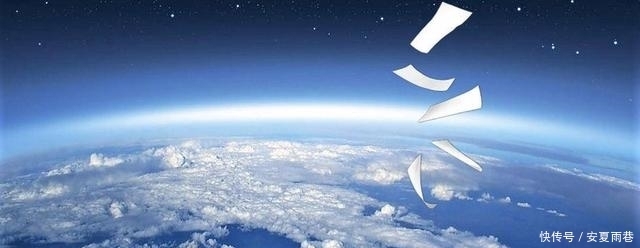 一张纸从太空飘落回地球时会发生什么?