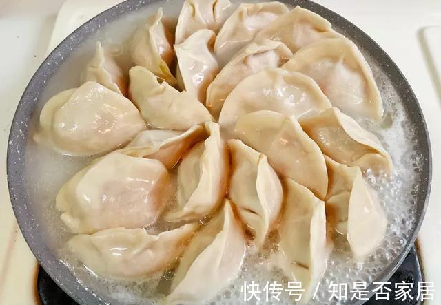 冰花|还在煮速冻饺子?大叔教你雪花煎饺,外酥里嫩,让生活多点趣味~