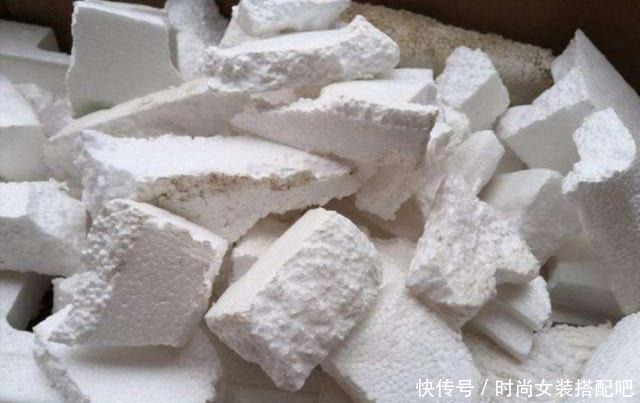 家庭养花,浇水太多容易烂根黄叶,只因花盆里少放这东西!