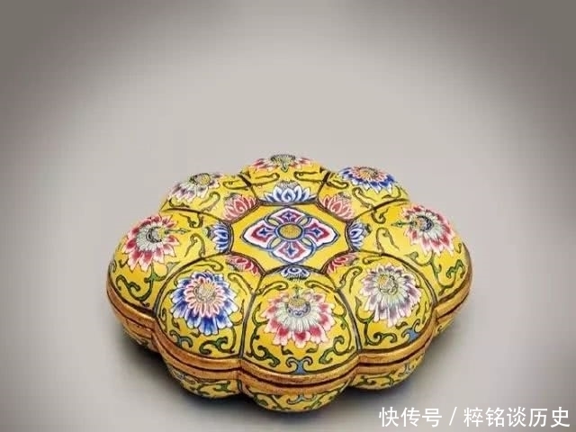 虽然名字上带“瓷”,工艺用的是珐琅彩,但它还真不是瓷器