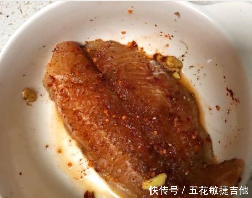 自制麻辣烤鱼,味道不亚于餐厅自制,麻辣,太好吃了