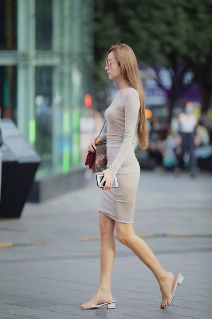 优雅|高跟鞋简约又气质,搭配出街更显女人味