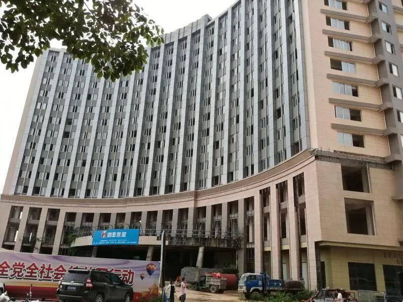 烂尾|烂尾多年的龙城国际公寓式酒店进入二次拍卖,期待涅槃重生