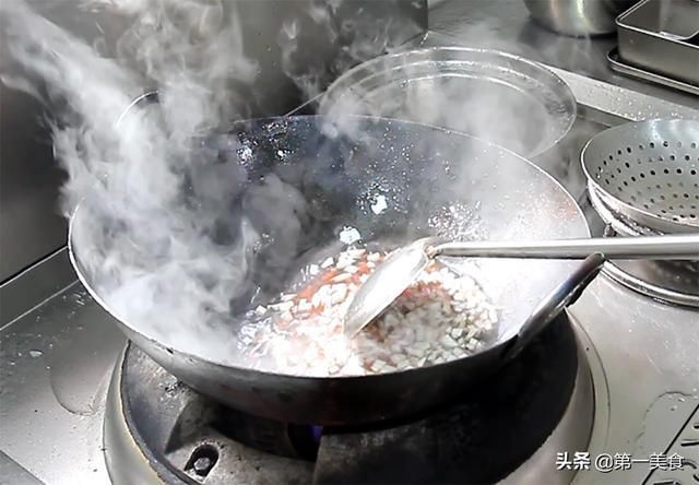 酱汁|酱泼豆腐好不好吃关键在于酱汁，厨师长分享饭店配方，香辣鲜嫩