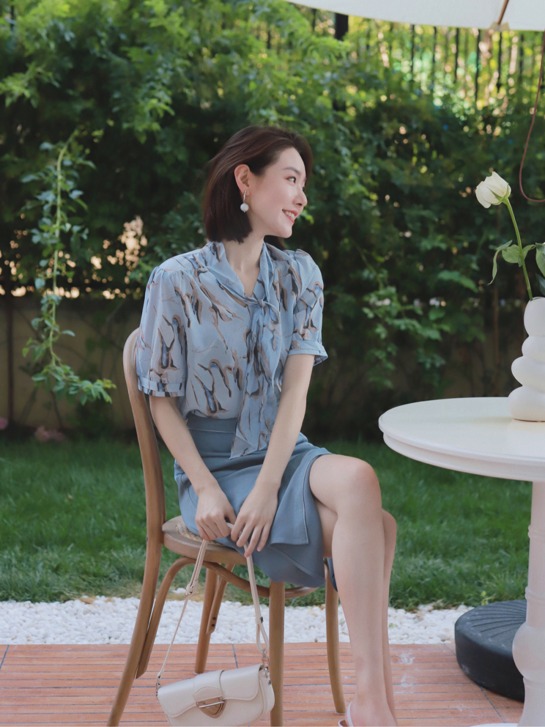 衬衫搭配|都市“精英”女白领都爱这么穿，衬衫搭配半身裙，简约高级又减龄