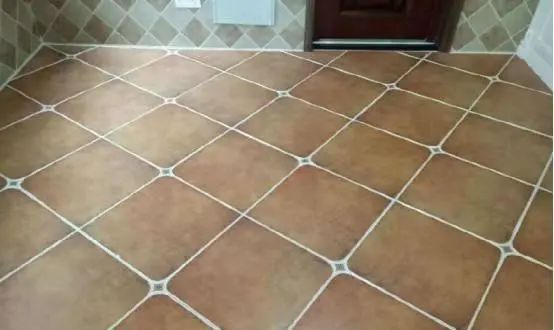 我们的家|瓷砖美缝不要请师傅做了,自己动手简单又方便,至少能省一半钱