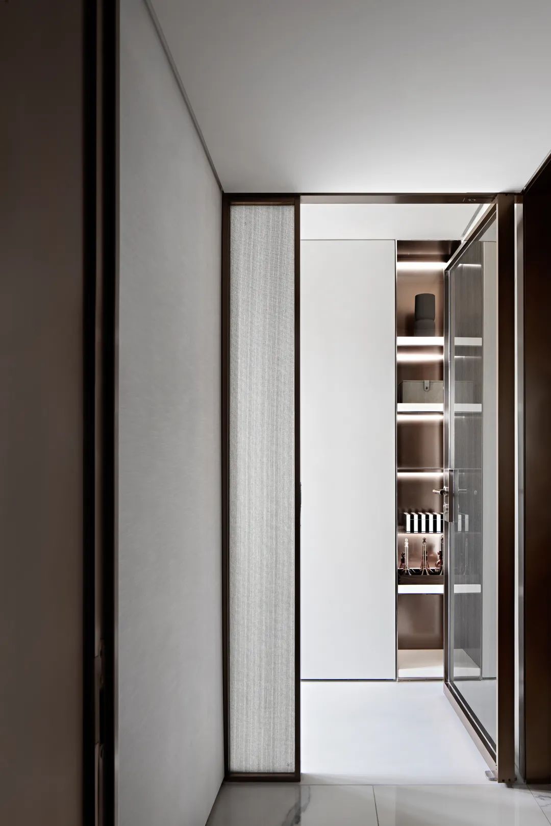 质感|148㎡现代高级灰，金属、玻璃与大理石，质感华丽的空间