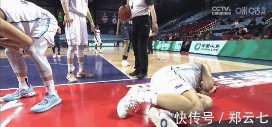cb严惩任骏飞!李原宇被肘击嘴角恐怖撕裂,裂口超长去医院缝了12针