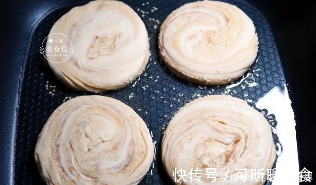想吃这饼不用买了，教你在家做，一卷一拧，外酥里软，比吃肉都香