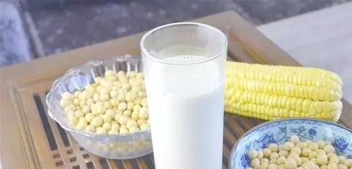 豆浆|年纪大了要补钙,家里多煮这4样食物,强健筋骨,比钙片还管用!