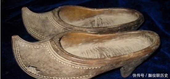 裙底$古人穿的鞋子,为何前头总是翘起来?老祖宗真是太聪明了