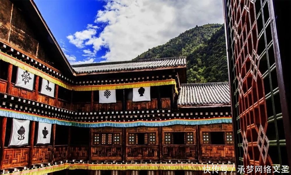 泰国|【全球FUN享】色达的昼与夜,转山转水转佛塔