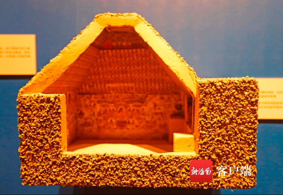  汪承贤摄|12月10日，到海南省博物馆看“觉色敦煌——敦煌石窟艺术展”