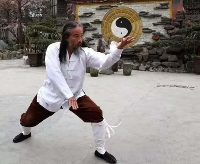 武术|中国硬气功第一人手比铁还硬,内力可敌泰森,靠比武招亲娶妻子