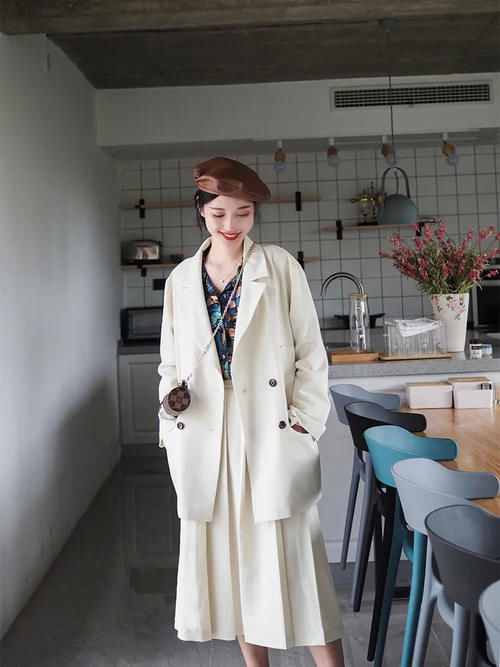 梨形身材的春天来啦，这样穿扬长避短，时髦又显瘦