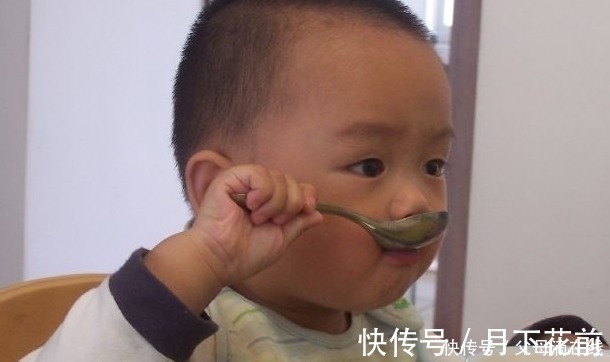 孩子|睡觉前,家长不要做这“3件事”,对孩子身高发育有阻碍,要知晓