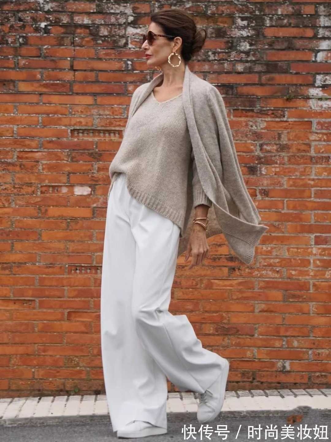 小姐姐|这才是大龄女性该有的穿搭,简约又显气质,50岁也可以照穿