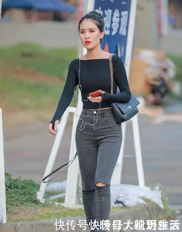 女孩|打破单调的尴尬，还要属“破洞裤”，聪明的女人都在穿