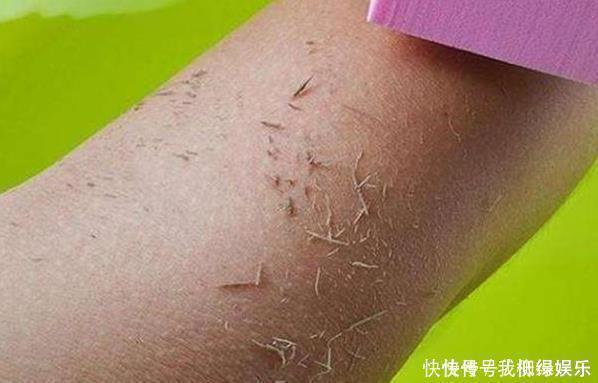 搓出|洗澡时搓出的“泥”是何物冬季洗澡牢记3点,健康长寿自来