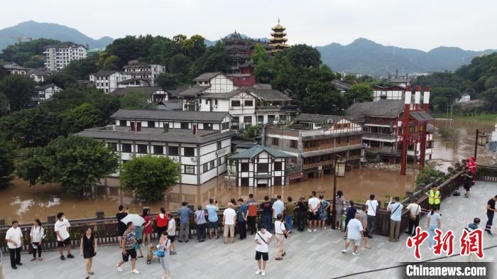 水位|通讯：洪峰过境重庆千年古镇磁器口 民众期焕新再迎客