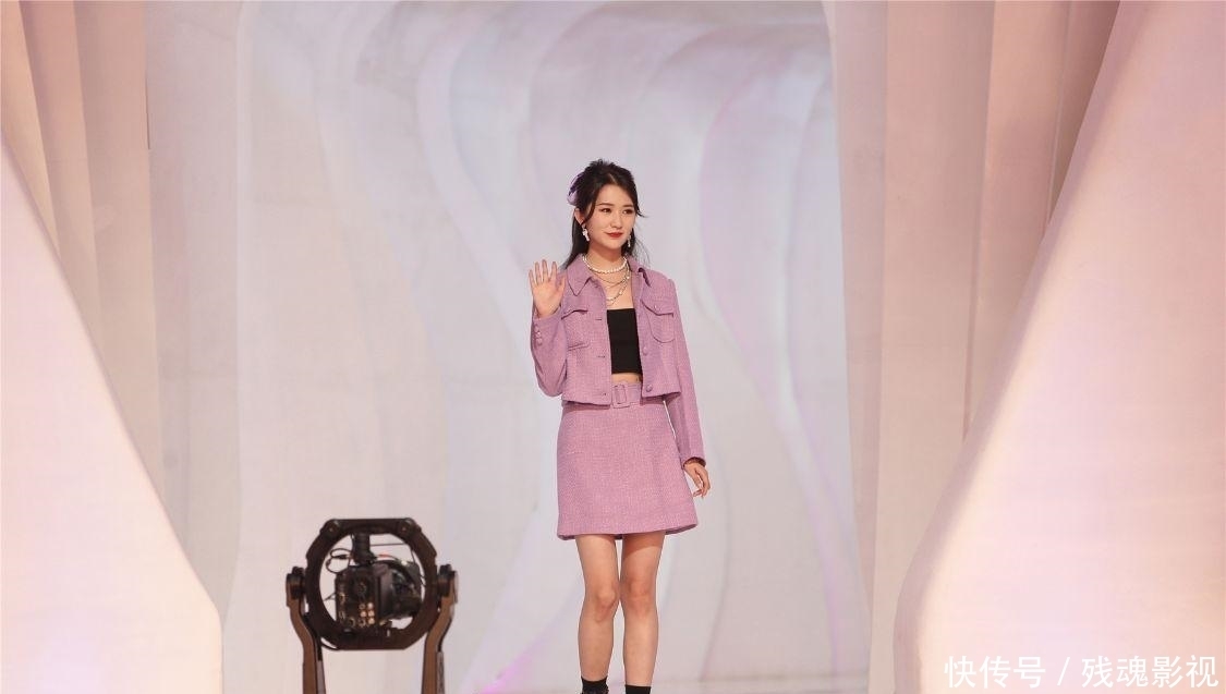 嘉宾|真正的爱情会让人更自信,今晚《非诚勿扰》这一声爆灯太动人!