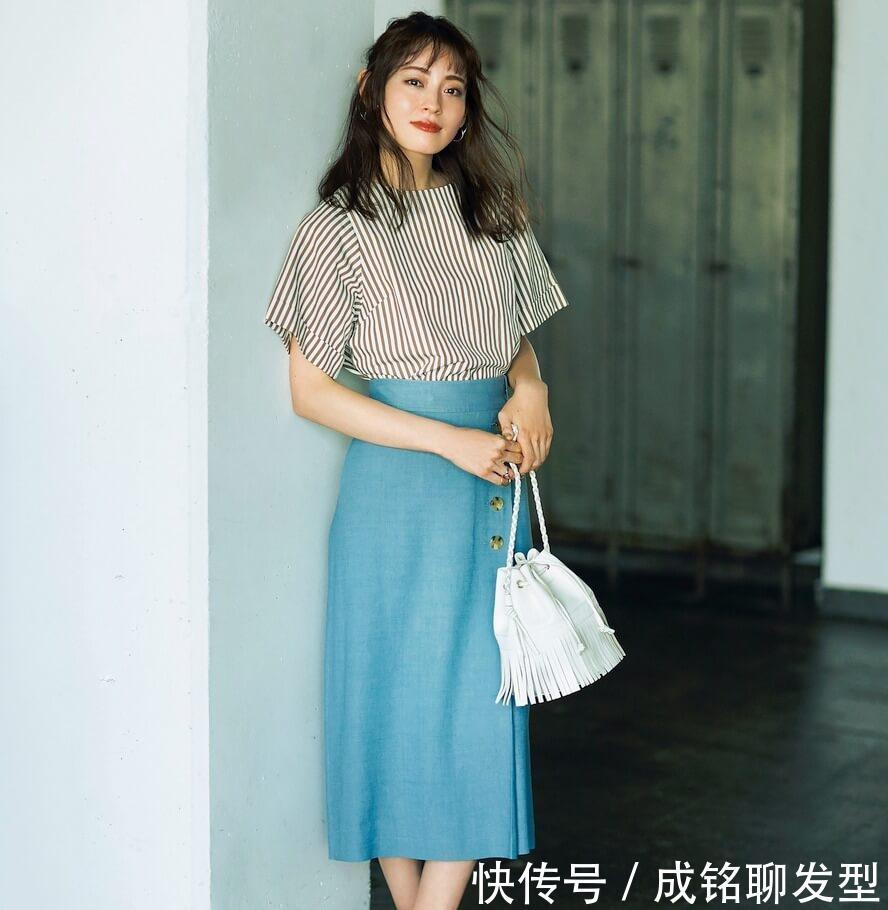 今年有一种穿搭叫“衬衫+半身裙”,优雅大气显身材,还有女人味