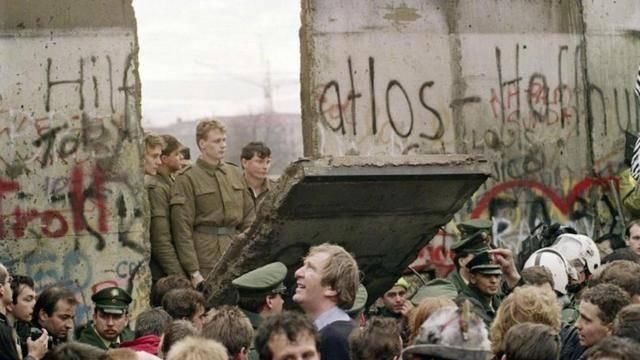 苏联|1990年德国统一时,苏联50万大军为何按兵不动原因就四个字