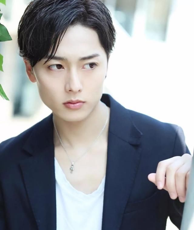 齐刘海 男生们,找对发型比找对女朋友还重要颜值从60到80没问题