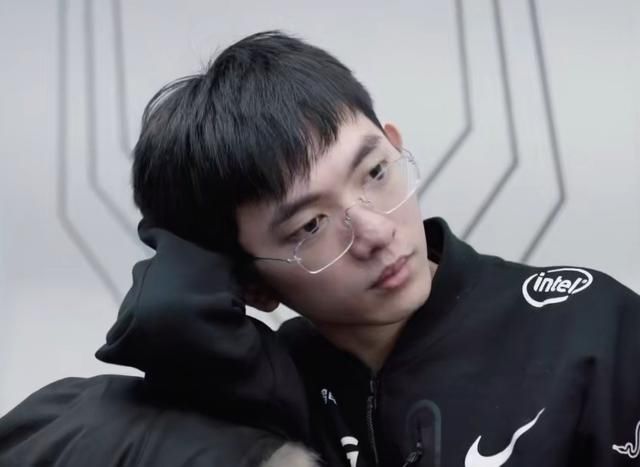 圣枪哥直播回应“退群”再惹争议:看不惯粉丝骂教练,觉得很恶心