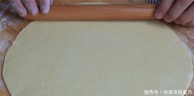 面片|玉米面这样做真好吃，一擀一煎，5分钟出锅，连吃一个月都不腻
