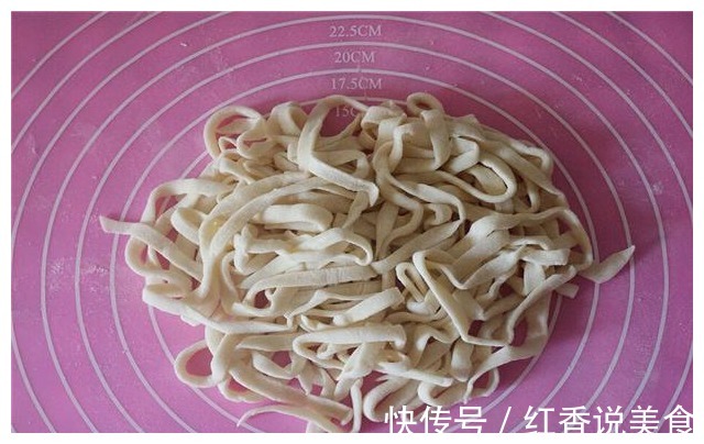 入冬了,学会这道面的制作,多给家里人做一做,营养简单还好吃!