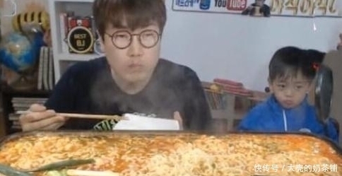 声音|大胃王挑战吃12斤“泡面”,刚吃两嘴就露馅,众人:此招用得好!