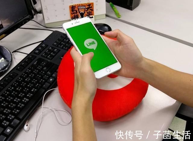 微信|微信火爆国内，但它却踩着微信赚了百亿，腾讯对它“无可奈何”？