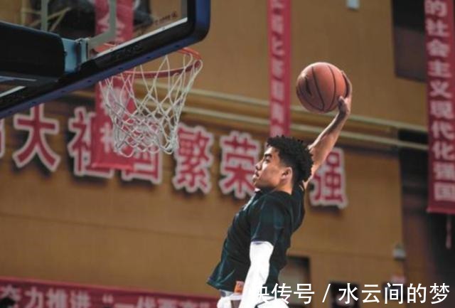 助攻|一年級贏得李春江信任!上場時間比郭昊文多!他是男籃后衛接班人