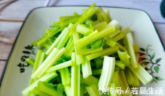 香芹段|买鸡蛋挑大个，颜色选白壳，蛋黄越黄越营养别被摊贩“忽悠”了