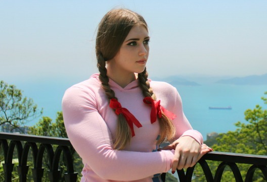 娜塔莉亚|俄罗斯最强壮的女人,臂围接近半米,婚后生活更让人难以置信