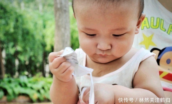 婴儿|儿科医生孩子平时4行为，暗示大脑发育快，占一个也好，恭喜